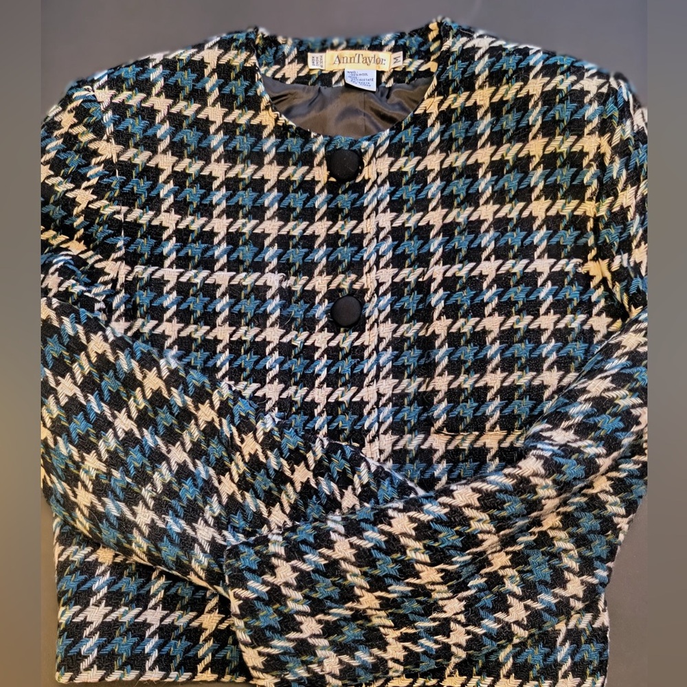 Ann Taylor Women’s Cropped Wool Blazer 
Size Medium